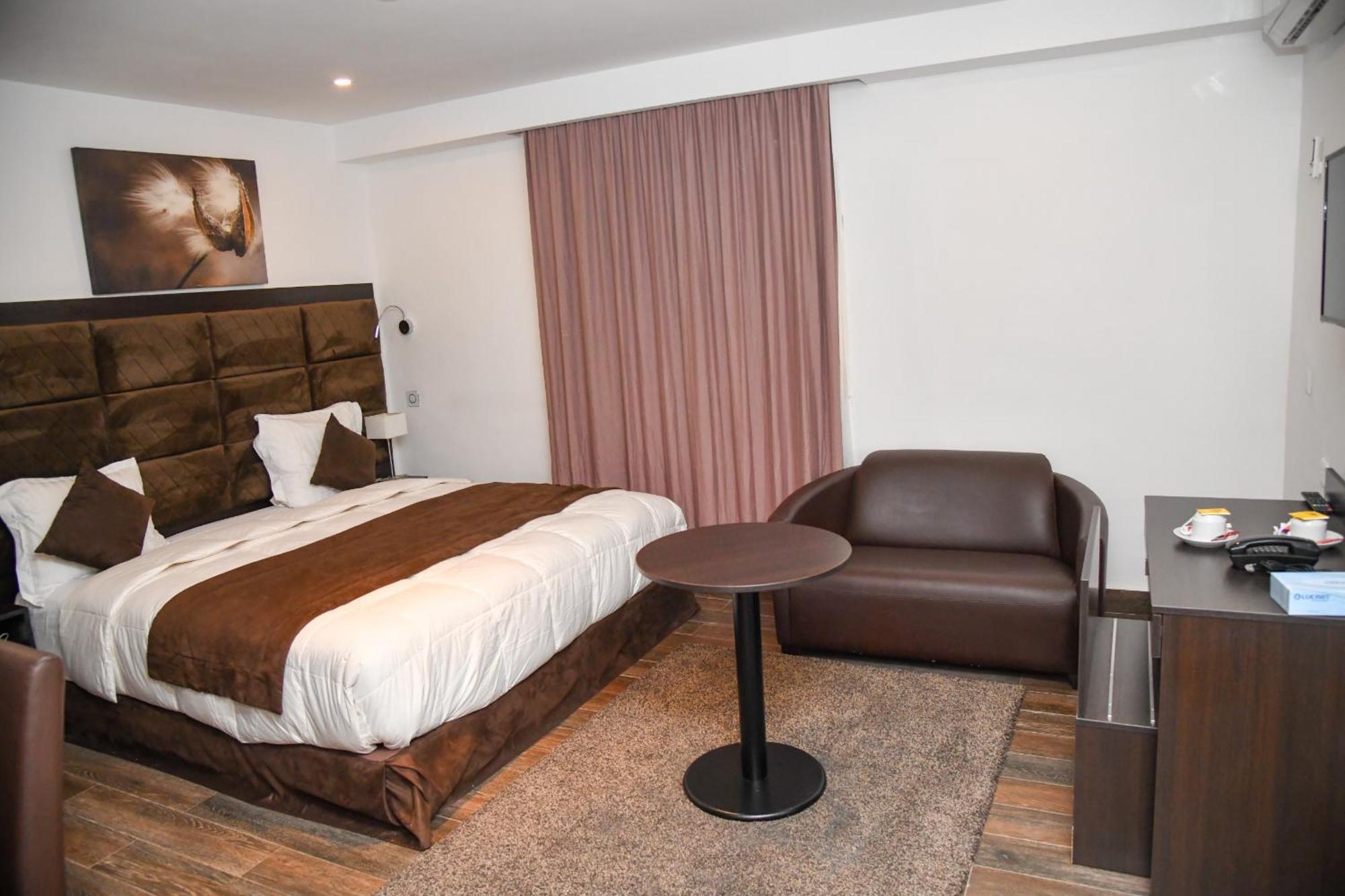 Quatre Saisons Hotel Нуакшот Екстериор снимка