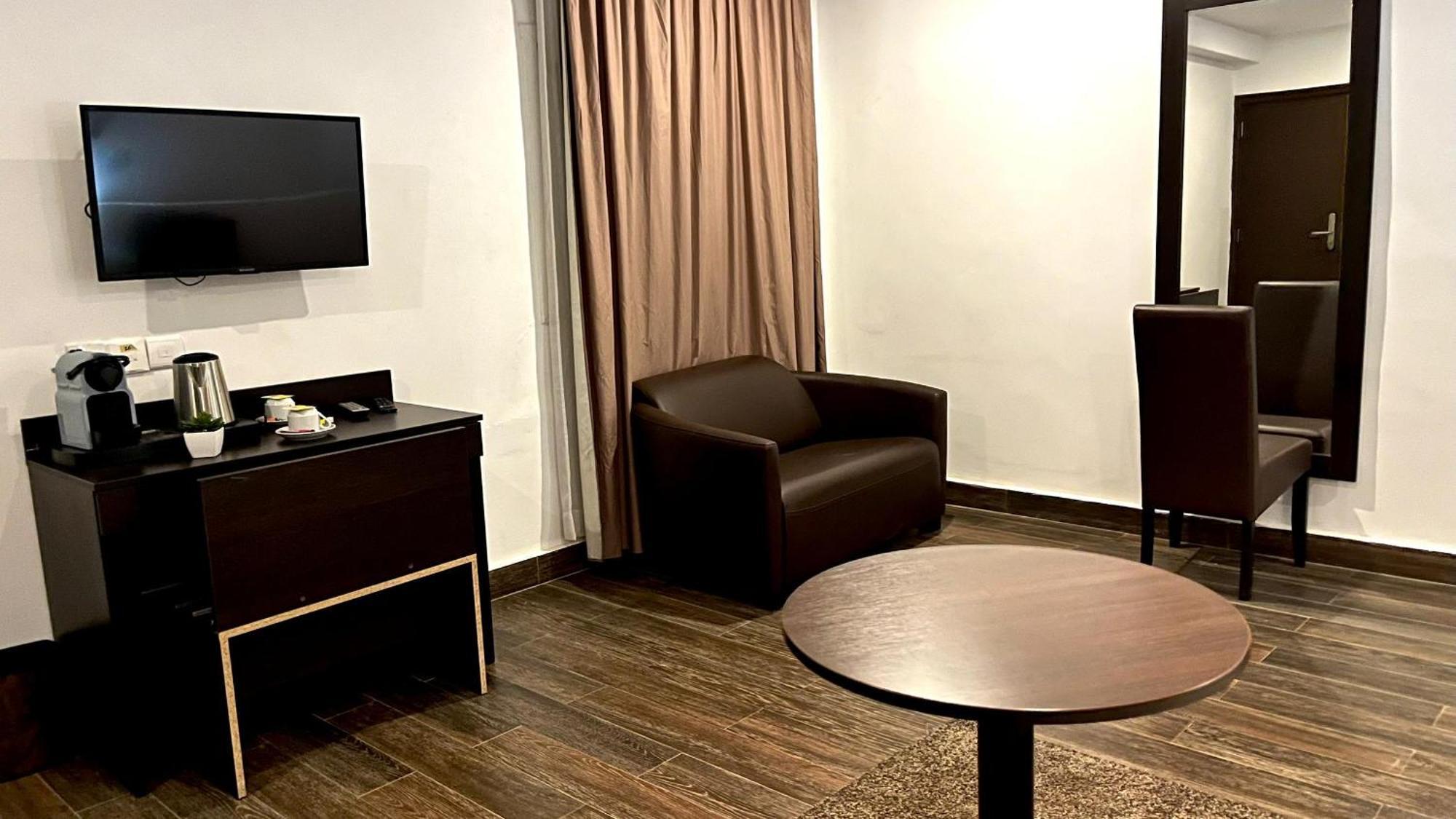 Quatre Saisons Hotel Нуакшот Екстериор снимка